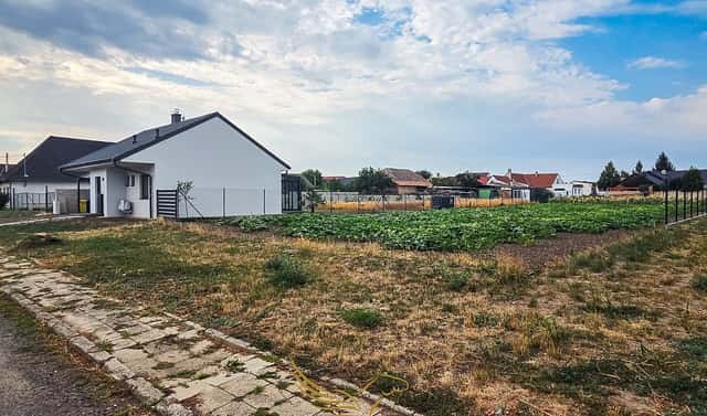 Prodej stavebního pozemku 1 332 m², Hrabětice, okres Znojmo