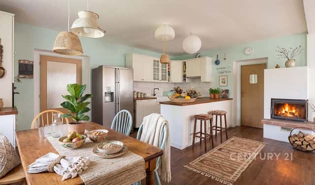Prodej domu 550 m² s pozemkem 9 910 m², Újezdec, okres Prachatice