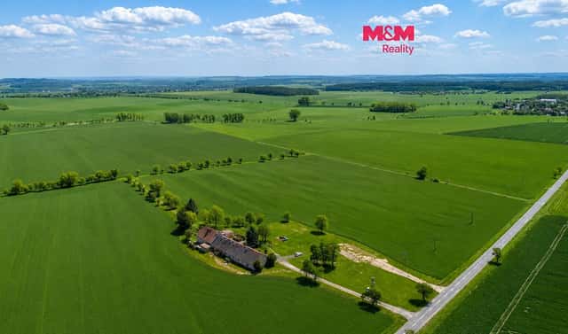 Prodej domu 200 m² s pozemkem 11 189 m², Stračov, okres Hradec Králové