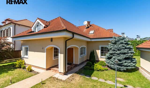 Pronájem domu 280 m² s pozemkem 764 m², Jitrocelová, Průhonice, okres Praha-západ