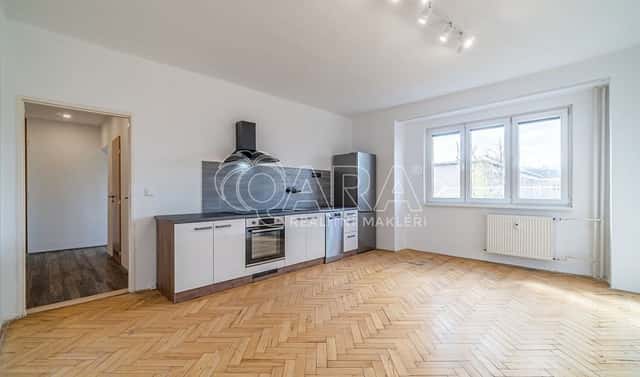Pronájem bytu 2+kk 38 m², nám. Mládežníků, Kralupy nad Vltavou – Lobeček, okres Mělník