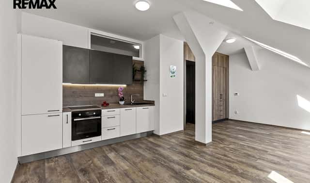 Prodej bytu 1+kk 43 m², Železničního pluku, Pardubice – Zelené Předměstí