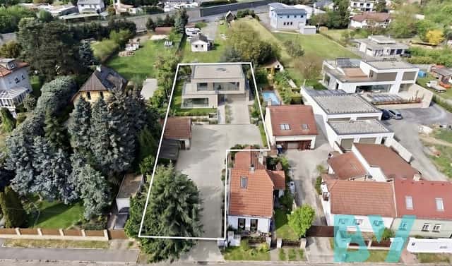 Prodej stavebního pozemku 1 166 m², Na svěcence, Praha 9 – Horní Počernice