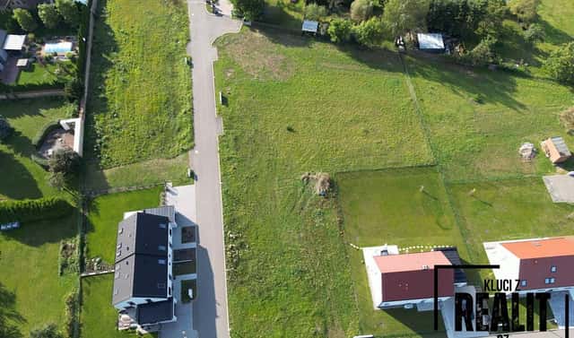 Prodej stavebního pozemku 967 m², U Hřiště, Červený Újezd, okres Praha-západ