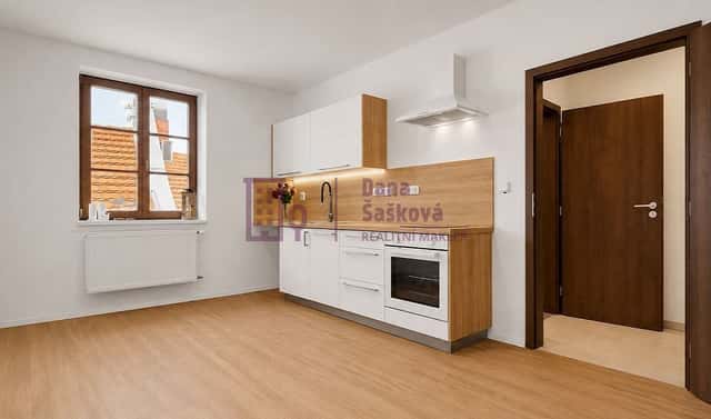 Pronájem bytu 1+kk 23 m², nám. Míru, Jindřichův Hradec – Jindřichův Hradec I