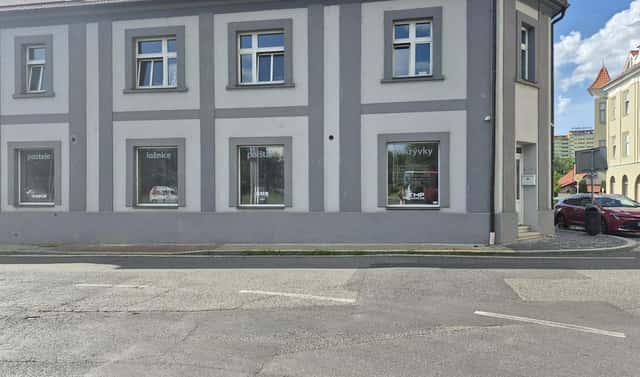 Pronájem obchodních prostor 300 m², Husitské náměstí, Žatec, okres Louny
