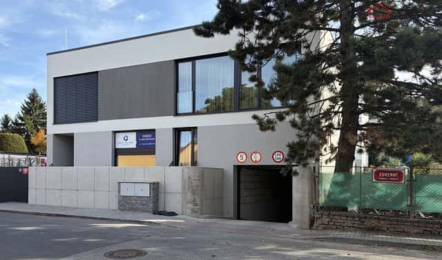 PRAHA 9 - ČAKOVICE, GARÁŽOVÉ STÁNÍ, 12.5 m2, Cukerní, Praha 9 – Čakovice