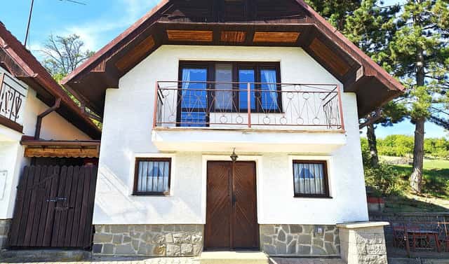 Prodej zařízeného vinného sklepa s ubytováním v Dambořicích, Dambořice, okres Hodonín