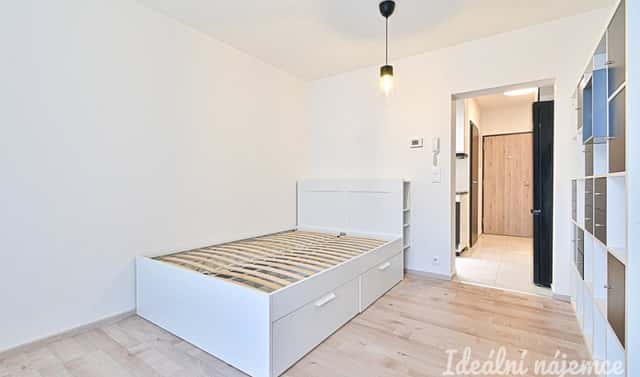 Pronájem bytu 1+1 24 m², Na Vyhlídce, Rosice, okres Brno-venkov