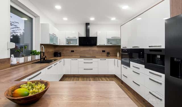 Prodej domu 221 m² s pozemkem 1 252 m², Mělnická, Mělnické Vtelno – Radouň, okres Mělník