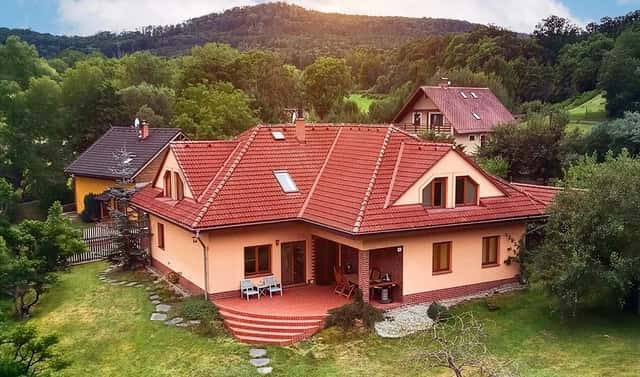 Prodej domu 310 m² s pozemkem 4 643 m², Okrouhlá, okres Česká Lípa