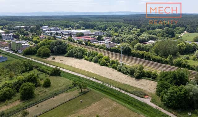 Prodej komerčního pozemku 11 267 m², Bzenec, okres Hodonín
