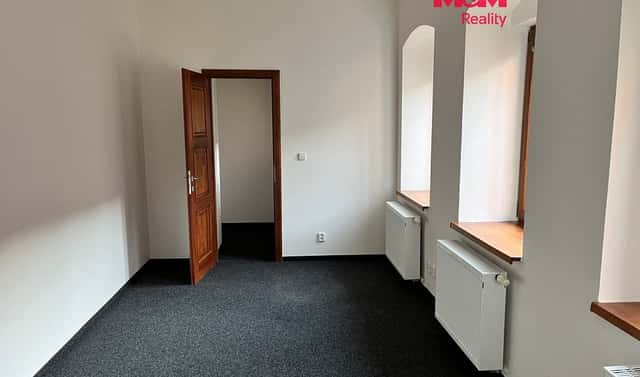 Pronájem kanceláře 40 m², Mírové náměstí, Louny
