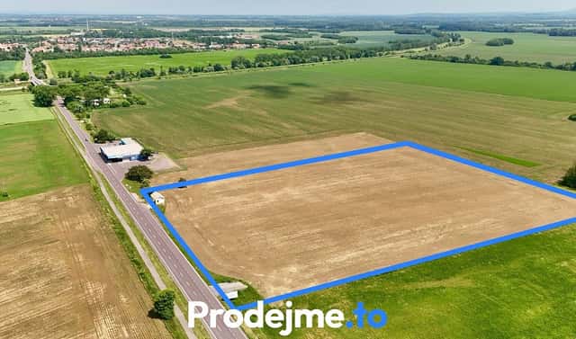 Prodej komerčního pozemku 35 000 m², Hevlín, okres Znojmo