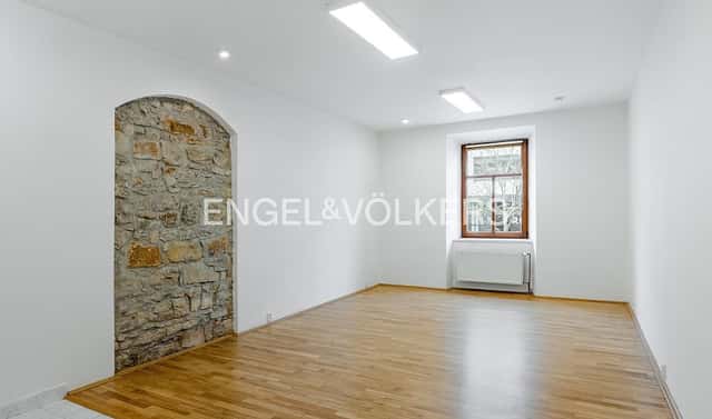 Pronájem bytu 1+kk 35 m², Pobřežní, Praha 8 – Karlín