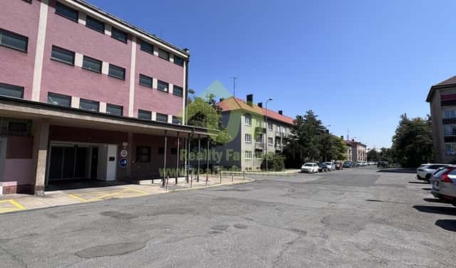 Prodej zabezpečeného garážového stání s elektřinou – Plzeň, Bory (ul. Tomanova)!, Tomanova, Plzeň, okres Plzeň-město