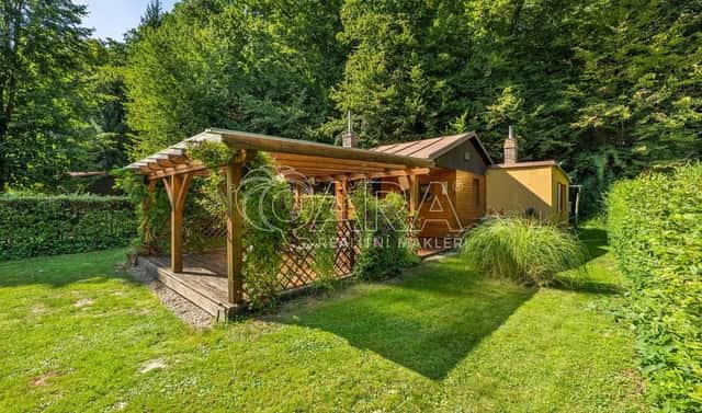 Prodej chaty/chalupy 44 m² s pozemkem 519 m², Český Šternberk, okres Benešov