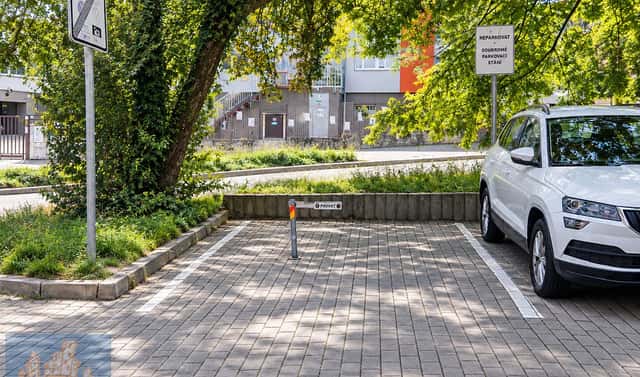 Pronájem venkovního parkovacího stání 18 m2, Praha 5 Motol, Kudrnova, Praha 5 – Motol