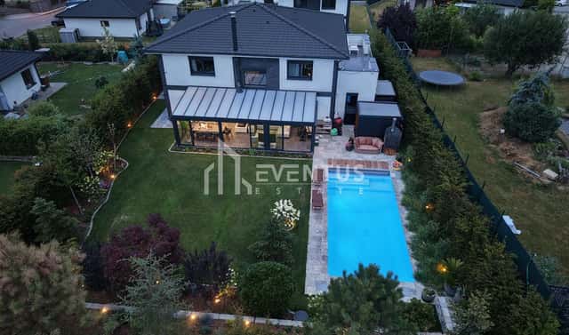 Prodej domu 307 m² s pozemkem 1 005 m², Na Lukách, Psáry – Dolní Jirčany, okres Praha-západ