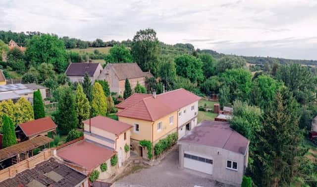 Prodej domu 258 m² s pozemkem 1 924 m², Holedeč – Veletice, okres Louny