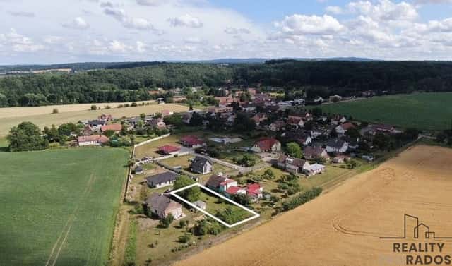 Prodej stavebního pozemku 813 m², Brloh, okres Pardubice