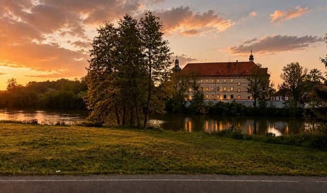 Prodej stavebního pozemku 1 470 m², Lnáře, okres Strakonice