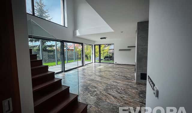 Pronájem domu 205 m² s pozemkem 485 m², Národních hrdinů, Pardubice – Pardubičky