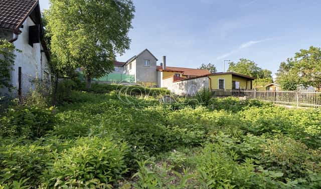 Prodej stavebního pozemku 477 m², Nad rybníkem, Praha 9 – Dolní Počernice