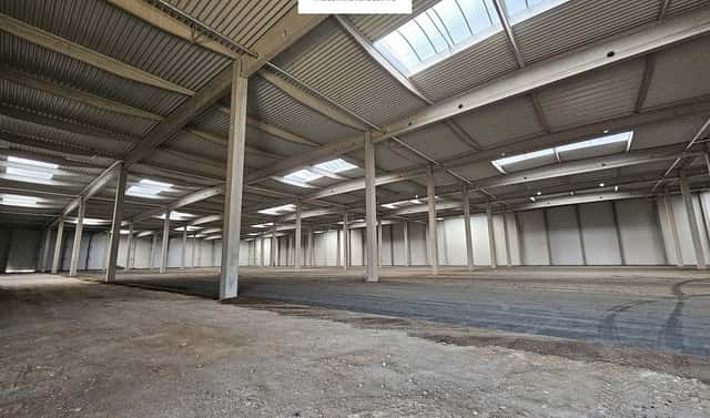 Pronájem výrobních prostor 6 000 m², Kozomín, okres Mělník