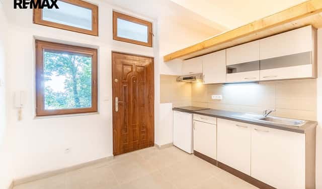 Prodej obchodních prostor 19 m², Mošnova, Praha 5 – Smíchov