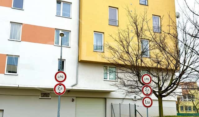 Pronájem krytého garážového stání Praha- Letňany, Praha 9 – Letňany