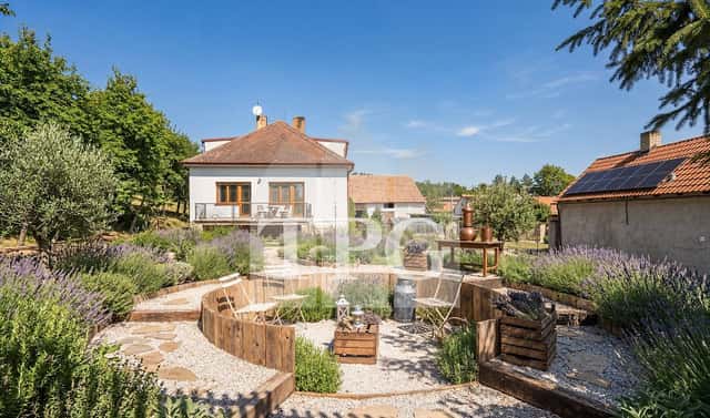 Prodej domu 330 m² s pozemkem 2 674 m², Vyšehořovice – Kozovazy, okres Praha-východ