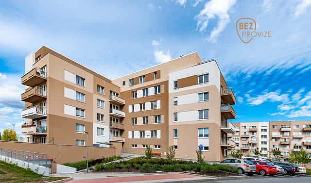 Parkovací stání v Horních Měcholupech, Mantovská, Praha 10 – Horní Měcholupy