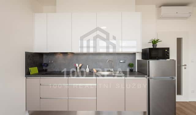 Pronájem bytu 1+kk 37 m², třída Míru, Pardubice – Zelené Předměstí