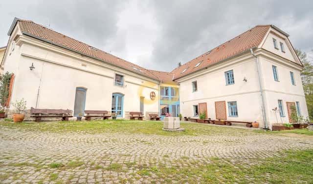 Prodej domu 590 m² s pozemkem 5 200 m², Uzeničky – Černívsko, okres Strakonice