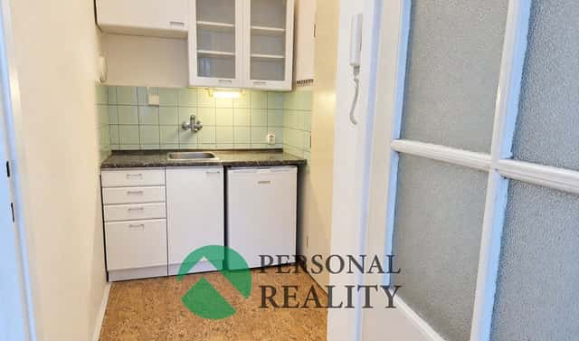 Pronájem bytu 1+kk 28 m², Nad Jezerkou, Praha 4 – Nusle
