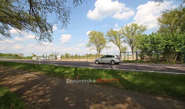Pronájem komerčního pozemku 16 559 m², Hevlín, okres Znojmo
