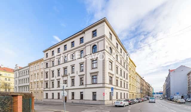 Pronájem kanceláře 32 m², U Trojice, Praha 5 – Smíchov