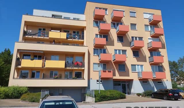 Pronájem garážového stání Třebeš, HK, Ve Stromovce, Hradec Králové – Třebeš