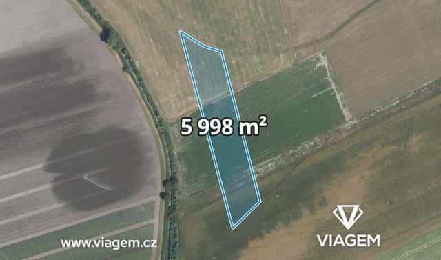 Prodej pole 5 998 m², Mochov, okres Praha-východ