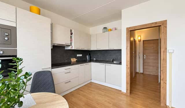 Pronájem bytu 1+1 39 m², Strážnická, Plzeň – Severní Předměstí, okres Plzeň-město