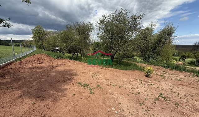 Prodej stavebního pozemku 6 489 m², Vroutek – Mukoděly, okres Louny