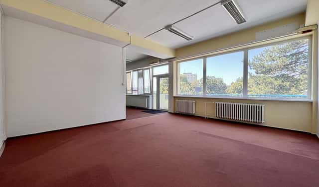 Pronájem kanceláře 250 m², Juliánovské náměstí, Brno – Židenice, okres Brno-město