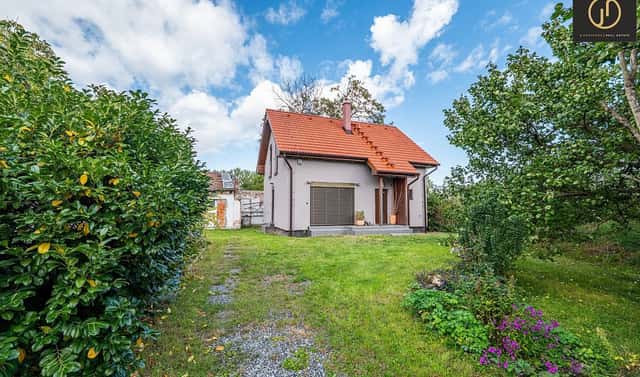 Prodej domu 102 m² s pozemkem 988 m², Pečecká, Pečky – Velké Chvalovice, okres Kolín