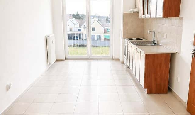 Pronájem bytu 1+kk 35 m², Staroújezdská, Praha 9 – Újezd nad Lesy