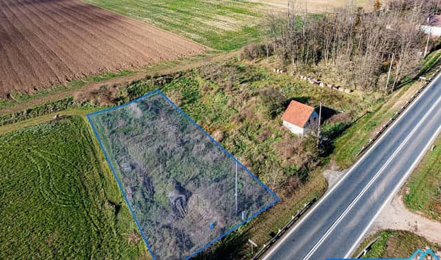 Prodej komerčního pozemku 800 m², Vrbovec, okres Znojmo