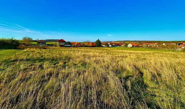 Prodej stavebního pozemku 1 111 m², Ostřetín, okres Pardubice
