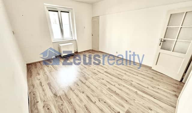Pronájem bytu 1+kk 27 m², Ronkova, Praha 8 – Libeň