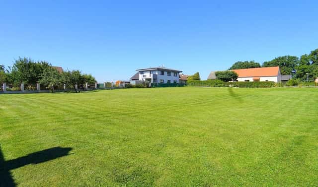 Prodej stavebního pozemku 2 573 m², Libeř – Libeň, okres Praha-západ