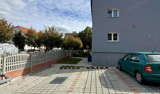 Pronájem parkovacího stání - Božkovská ulice, Božkovská, Plzeň – Východní Předměstí, okres Plzeň-město